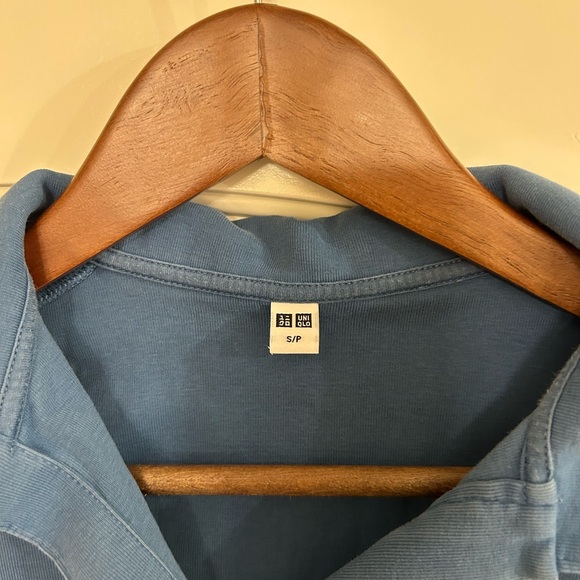 Uniqlo Cute Cropped Top - Picture 2 of 2